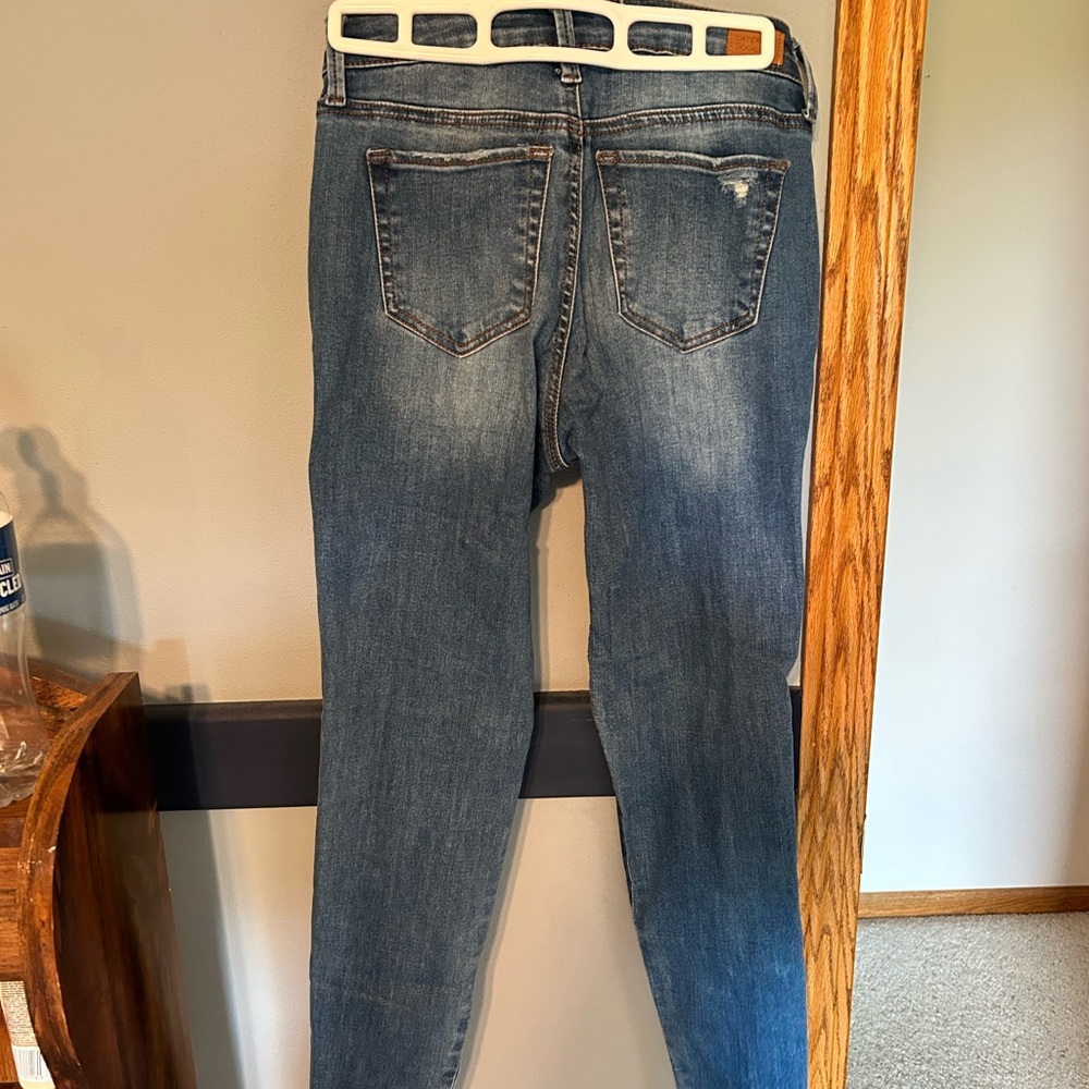 Distressed jeans - Picture 6 of 6